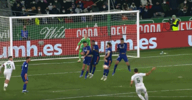 安东尼-戴维斯赛季报销？独行侠或寻求交易止损，围绕库珀·弗拉格重建在即